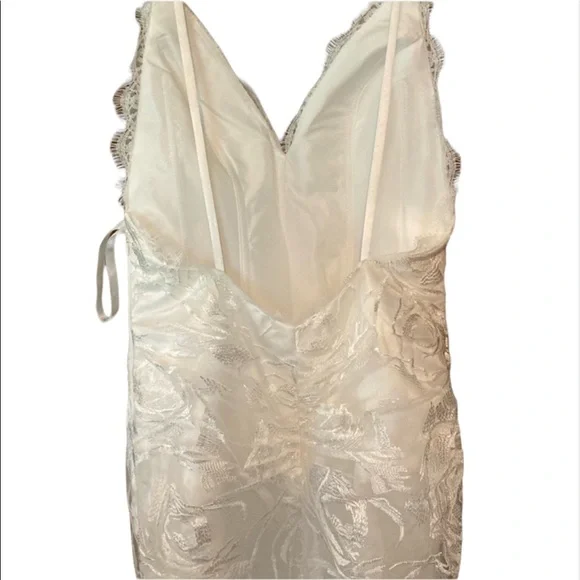 NWOT Wedding Dress. So beautiful Never worn. Size 8. - Picture 4 of 7